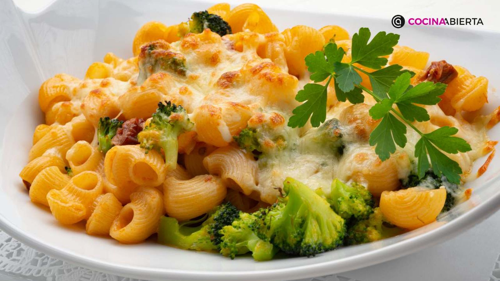 Pasta con brócoli y queso, un plato fácil, saludable y perfecto para cualquier día