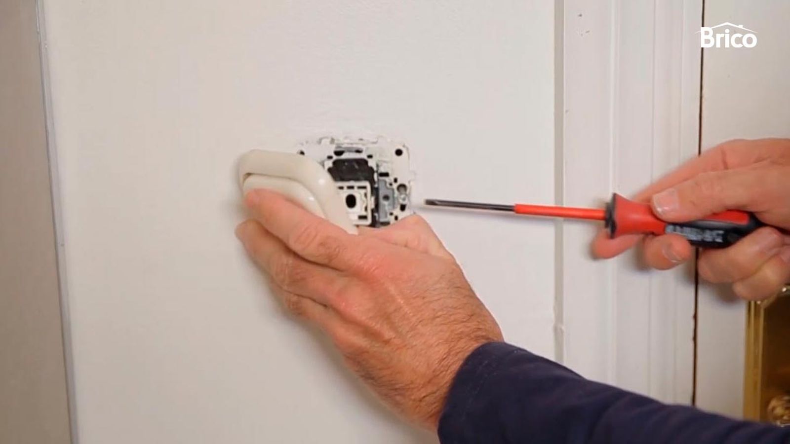 Colocar un interruptor regulador de luz paso 2 Colocar un interruptor regulador de luz paso 2