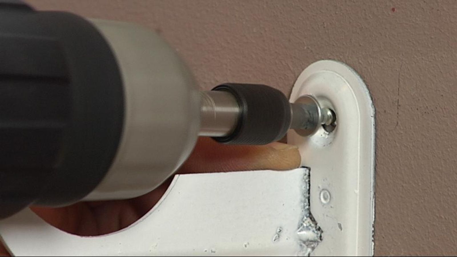 Colocar radiador en la pared paso4 Colocar radiador en la pared paso4