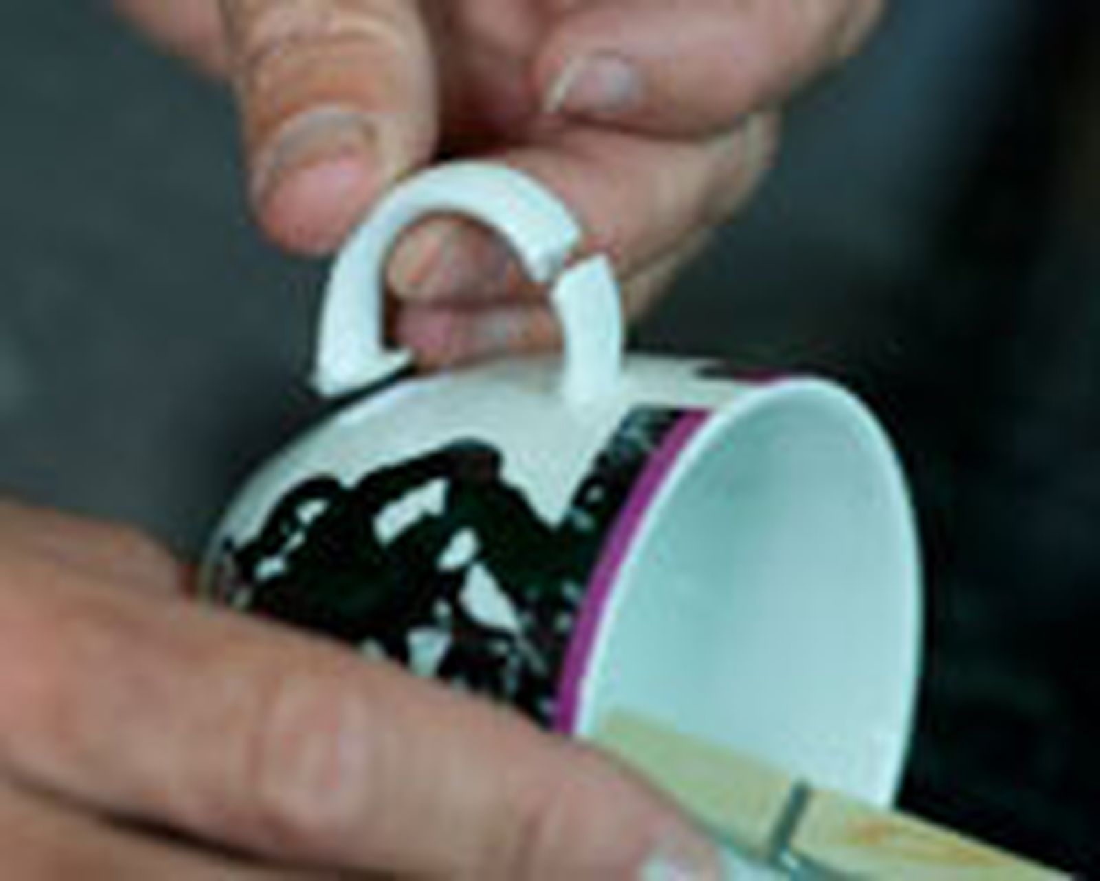 Brico 0653 2 Colocar cuelga tazas paso 2 Brico 0653 2 Colocar cuelga tazas paso 2