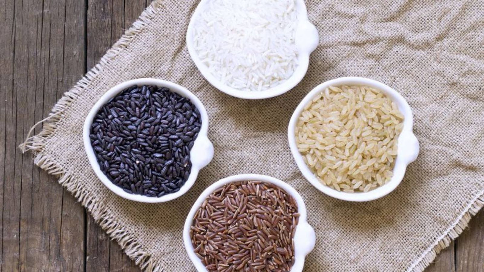 Distintos tipos de arroz: blanco, integral, rojo y negro.
