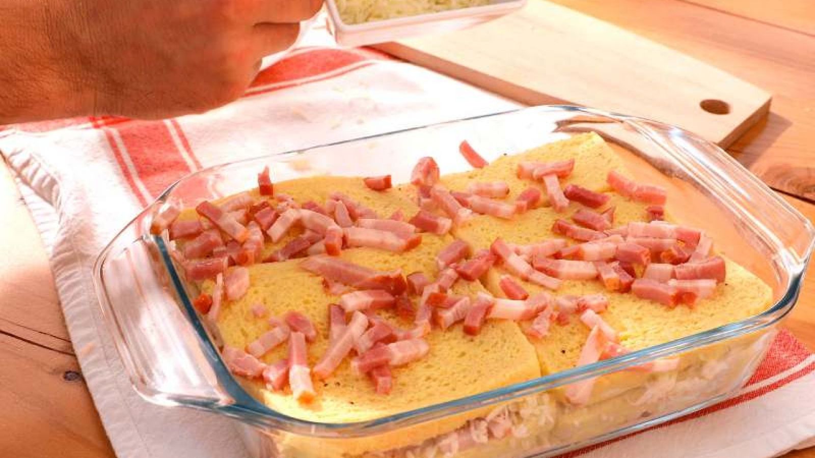 Pastel de bacon y queso con pan de molde paso 3