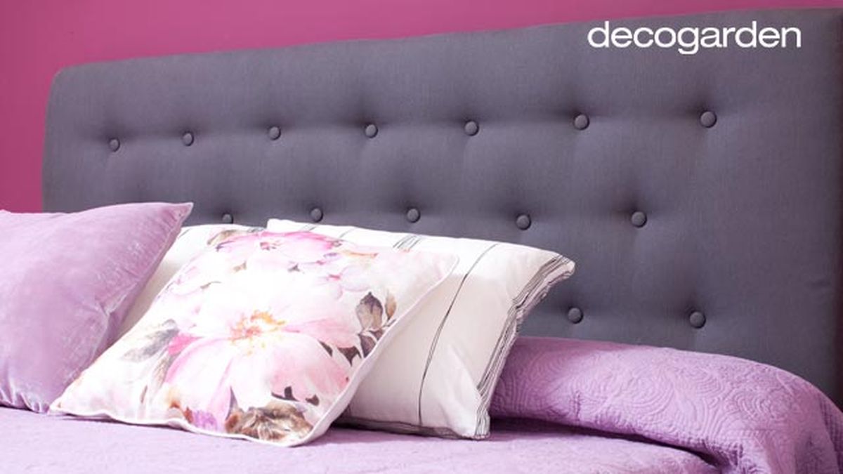 Dormitorio de matrimonio morado, ¡con cabecero capitoné!