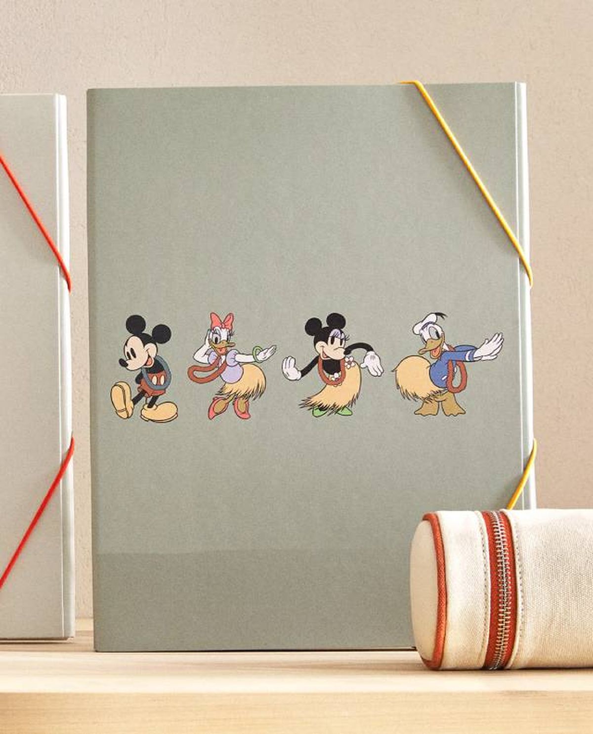 Carpeta mickey mouse zara home