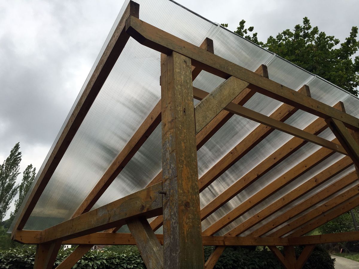 Instalar una cubierta de policarbonato celular