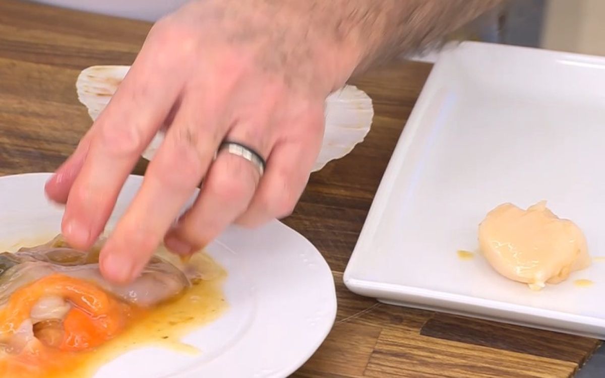 extraer el bocado nacarado de la vieira