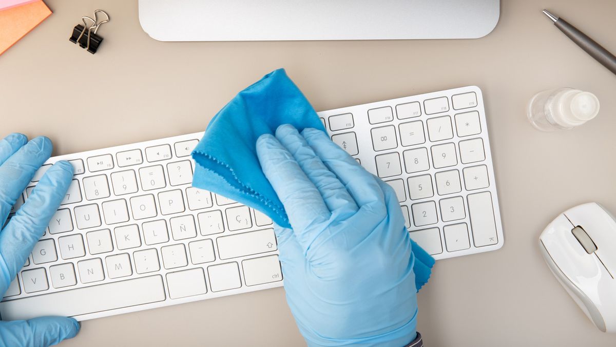 como limpiar el teclado del ordenador portatil2