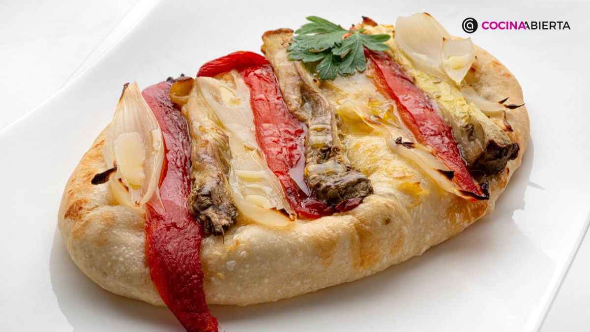 Coca de recapte, la versión salada de la famosa coca de San Juan