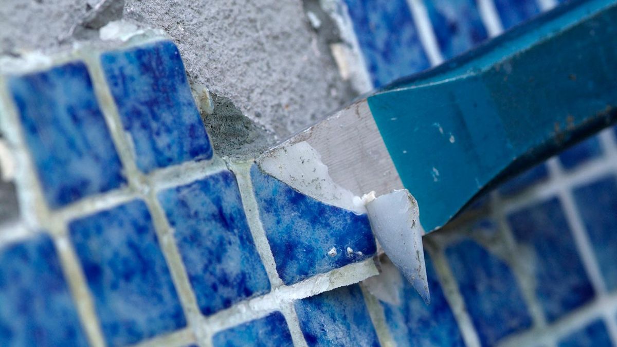 Reparación de grieta en piscina de gresite paso 1