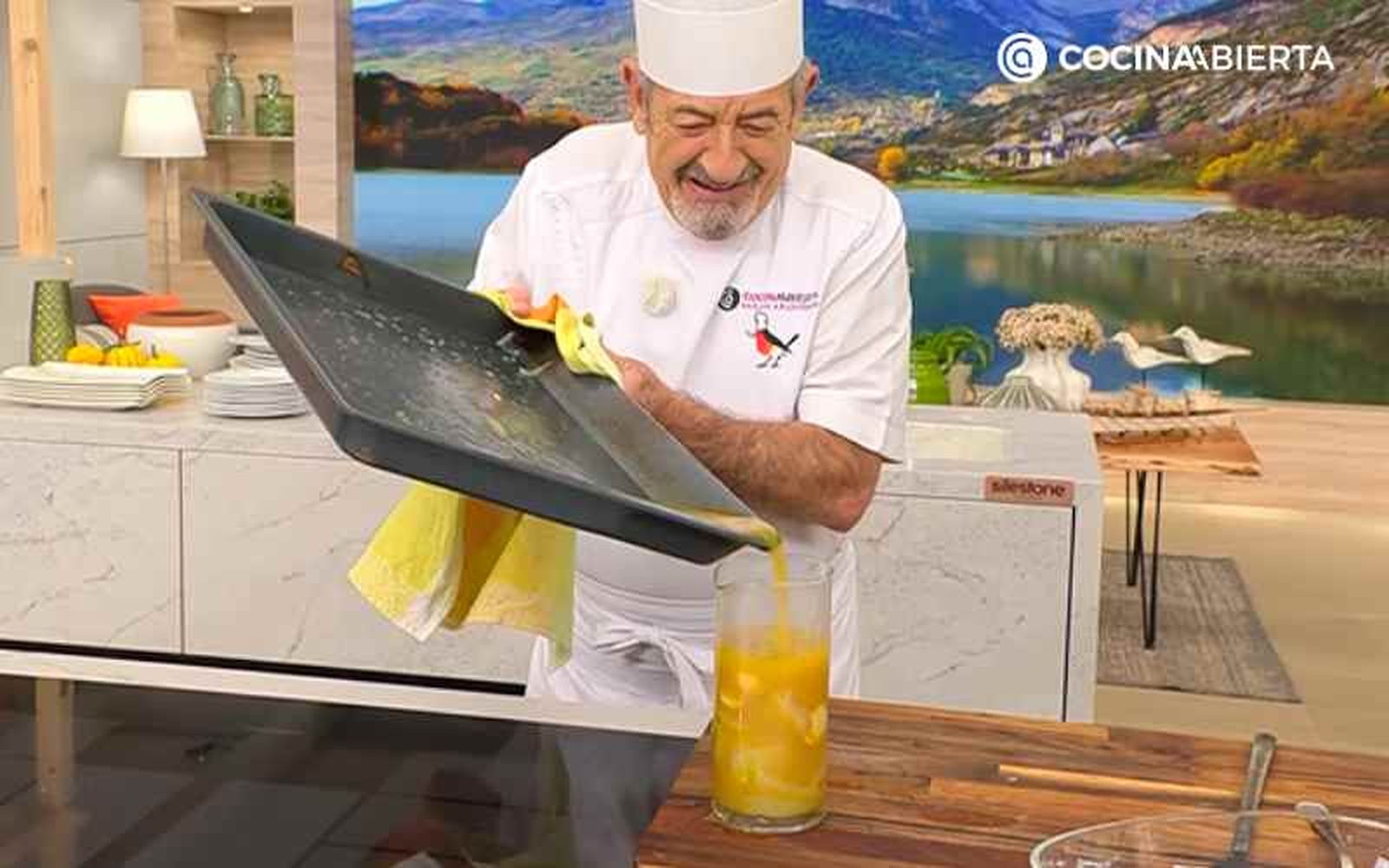 Tritura las cebollas, el ajo y el zumo de naranja Tritura las cebollas, el ajo y el zumo de naranja