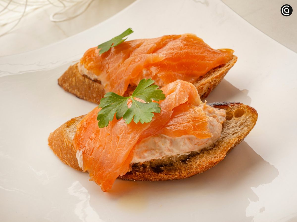 Tosta de raita de zanahoria con salmón ahumado, receta de Joseba Arguiñano