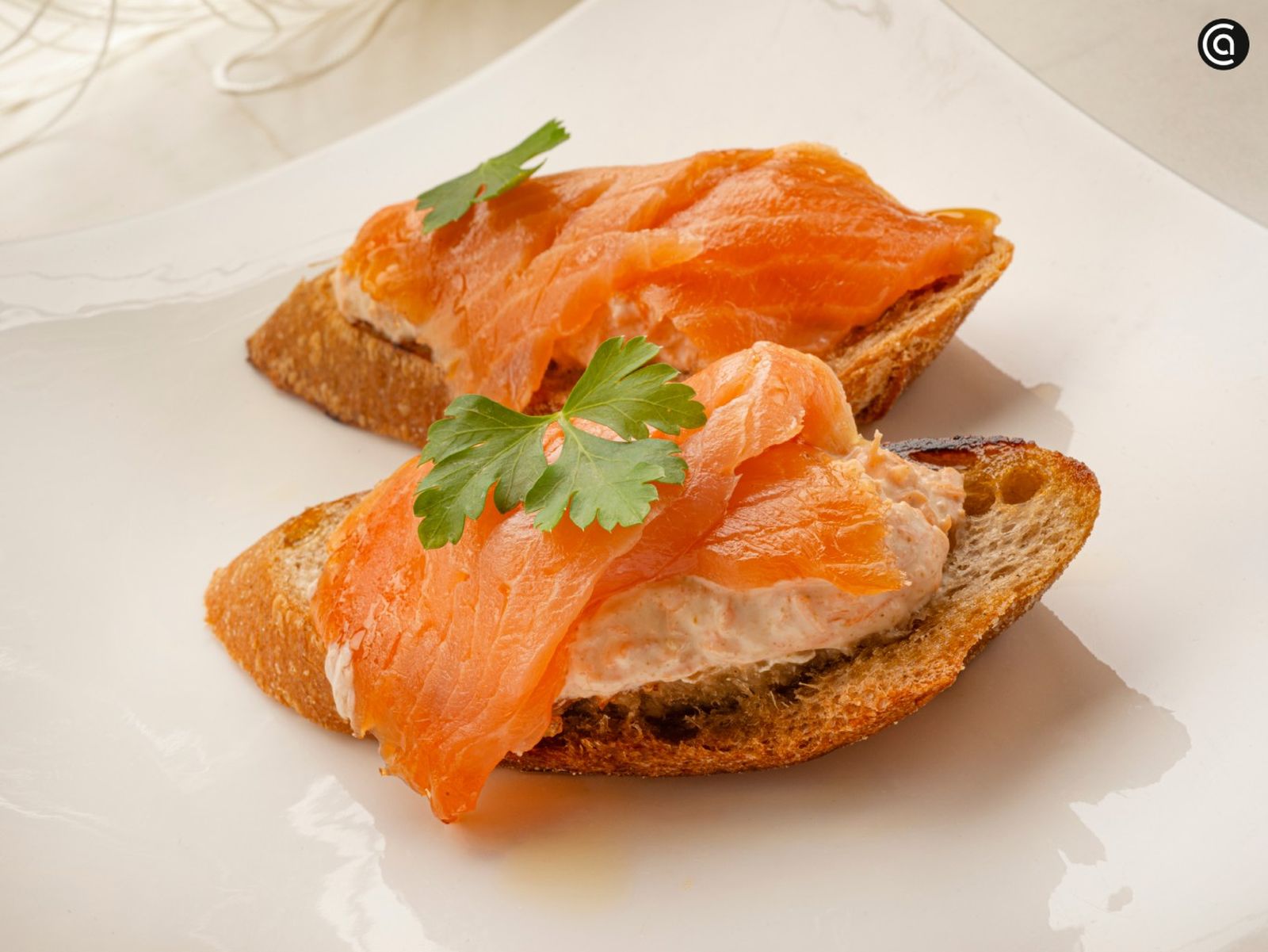 Tosta de raita de zanahoria con salmón ahumado, receta de Joseba Arguiñano