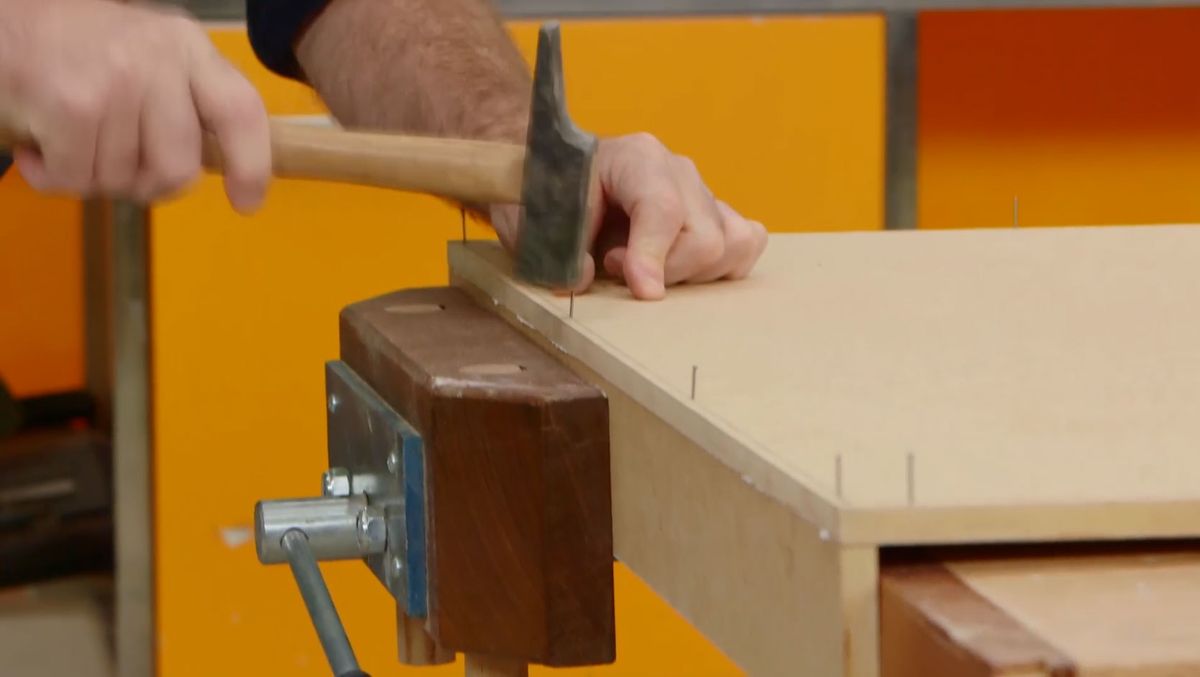 Cómo hacer un zapatero con forma de caja de zapatillas paso 3