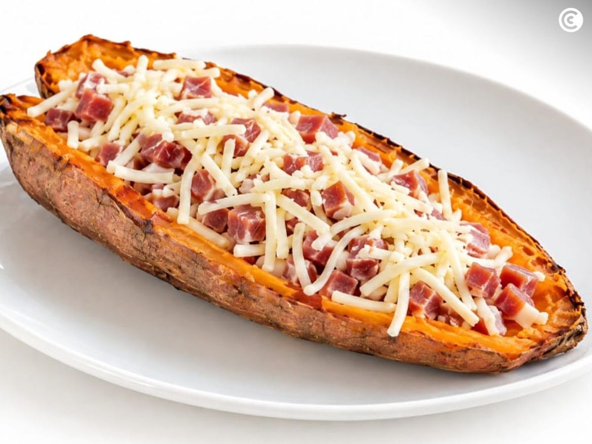 Rellena el boniato con jamón y queso y gratina en la  freidora de aire