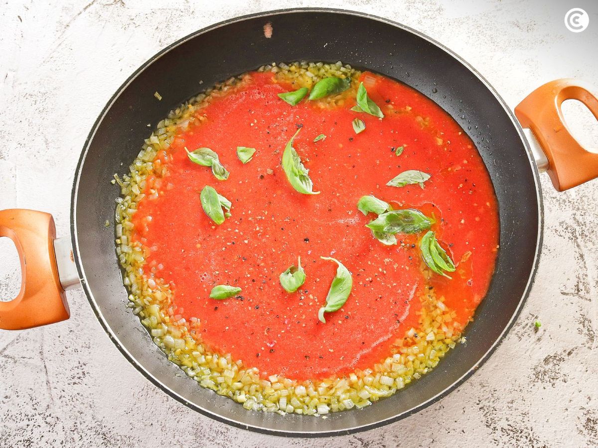 Salsa de tomate y albahaca para los gnocchi alla sorrentina