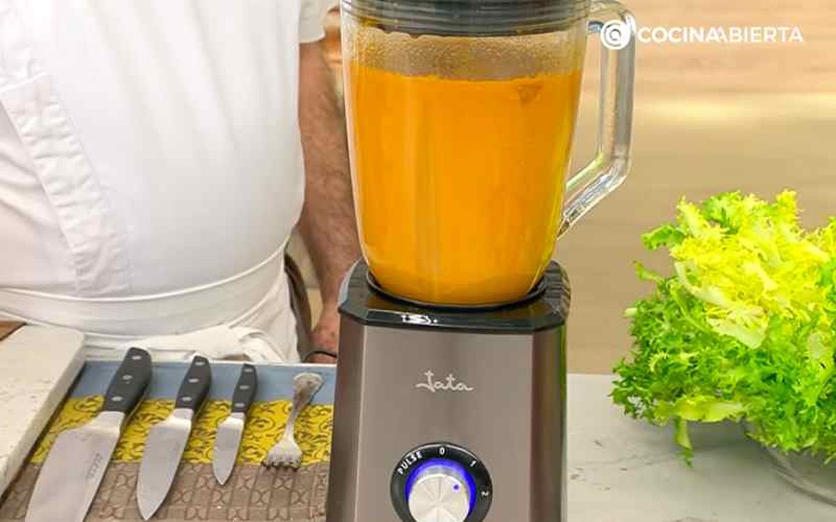 Tritura la salsa de tomate y cebolla