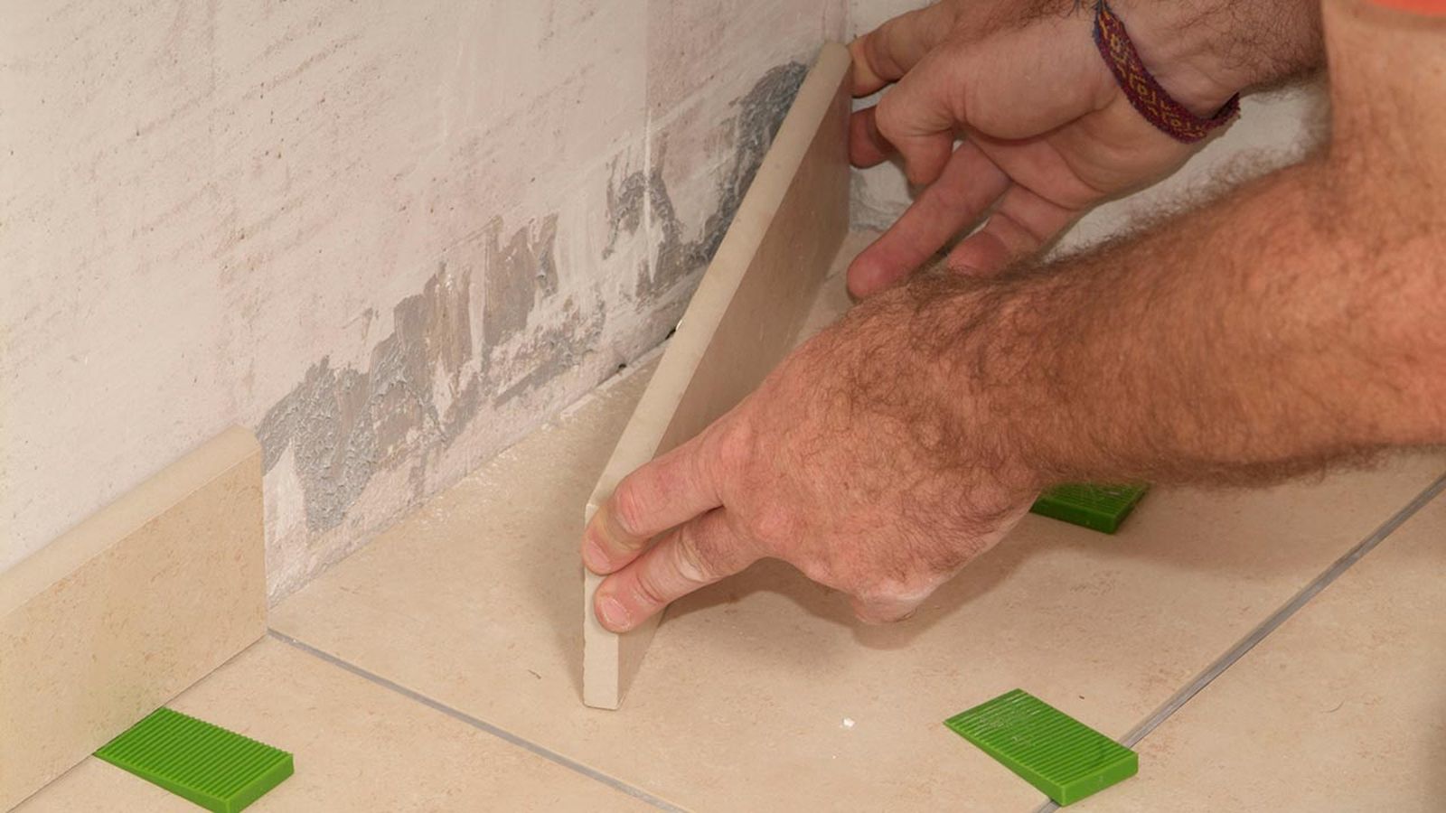 Revestir suelo con gres sin obra paso 22 Revestir suelo con gres sin obra paso 22