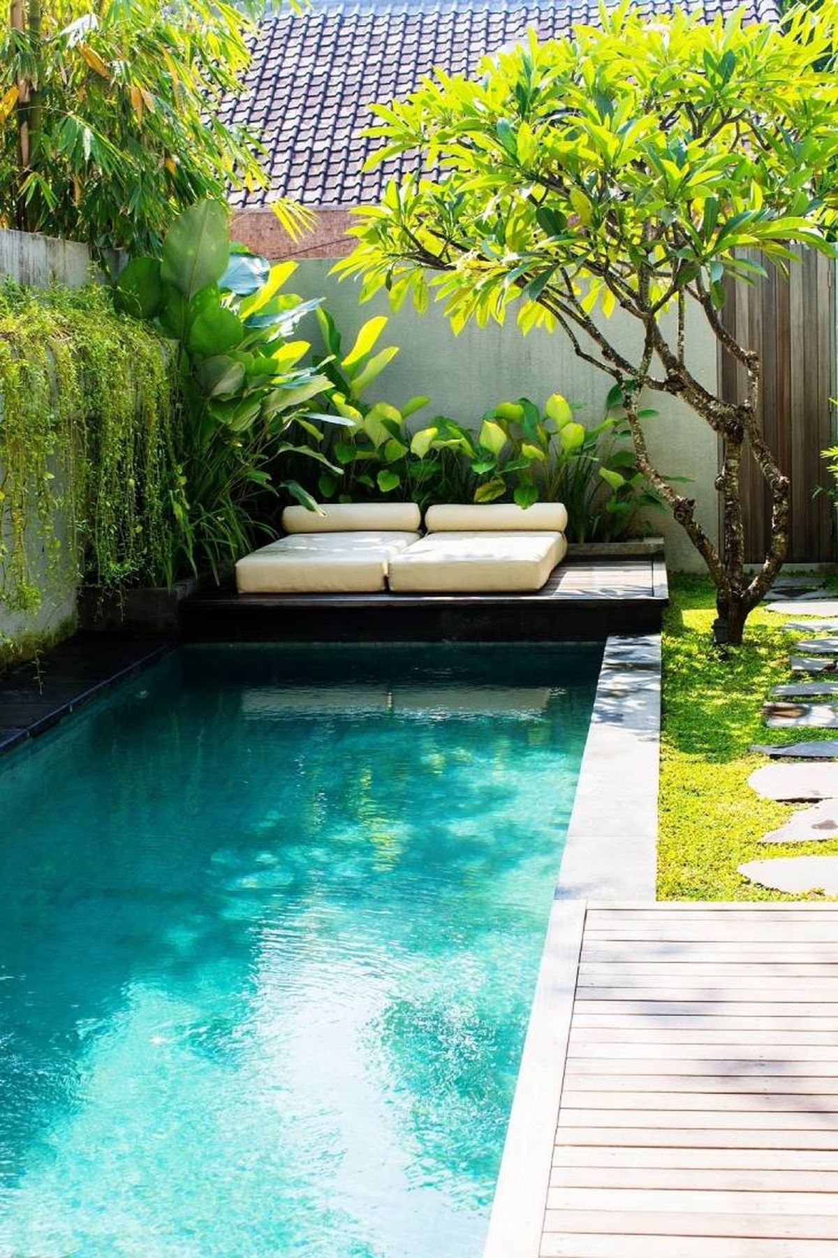 Inspiradoras ideas para piscinas en patios pequeños 2