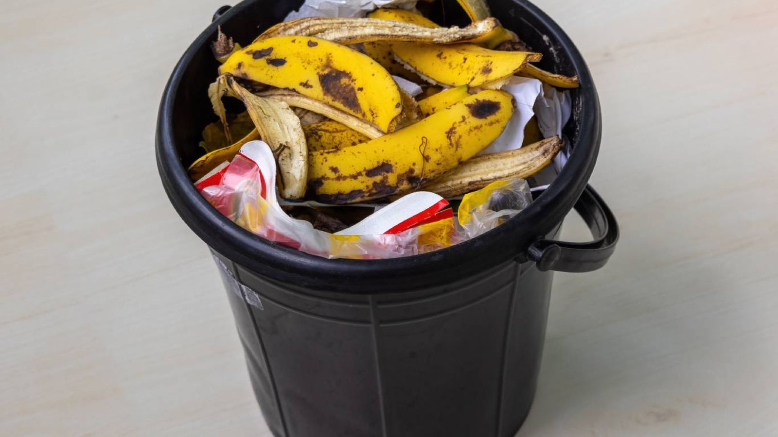 Cuando algo huele raro, lo primero que comprobamos es la basura. Cuando algo huele raro, lo primero que comprobamos es la basura.