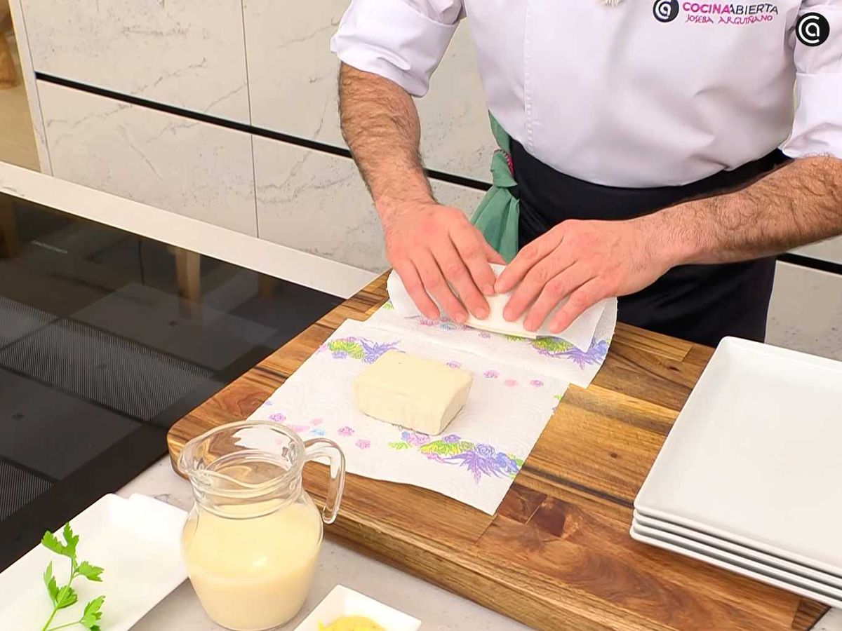 Seca los trozos de tofu