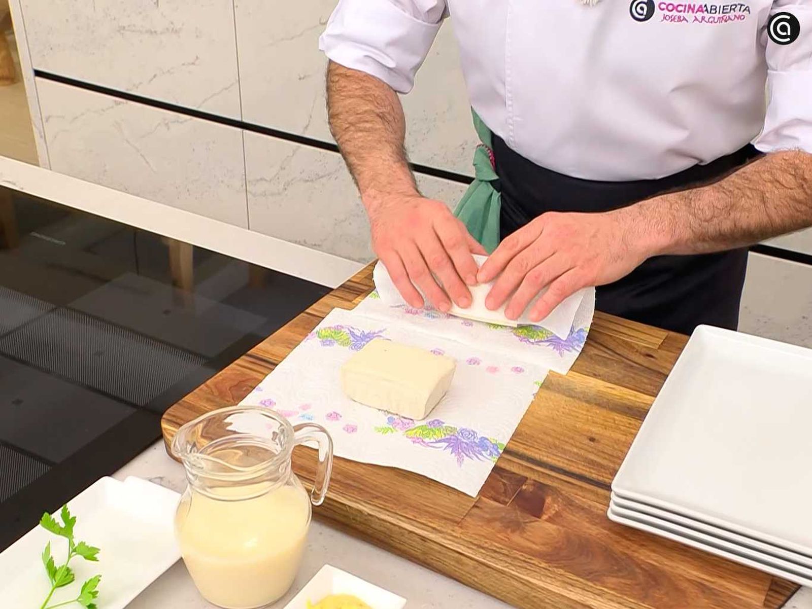 Seca los trozos de tofu