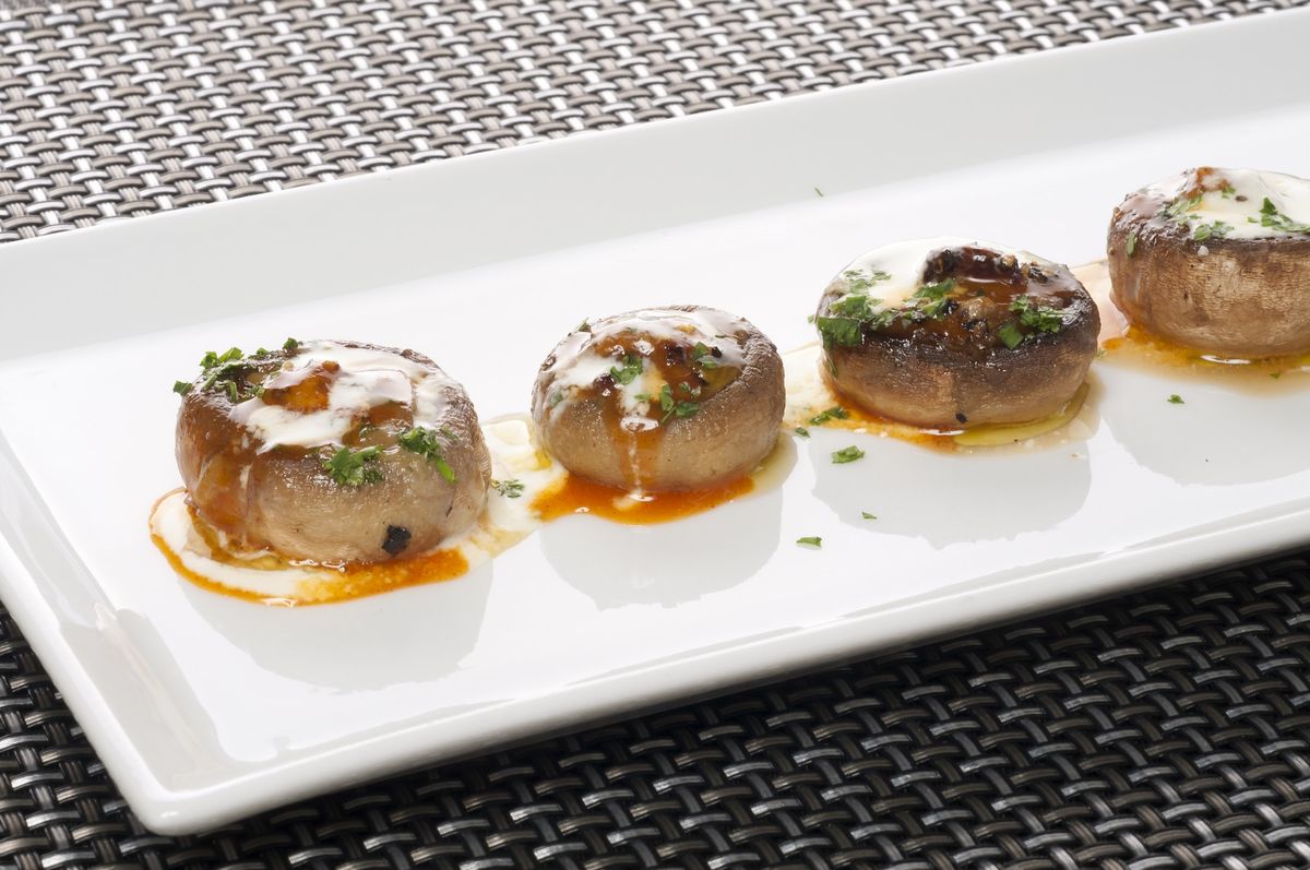 170 Champinones con foie,      yema y nata