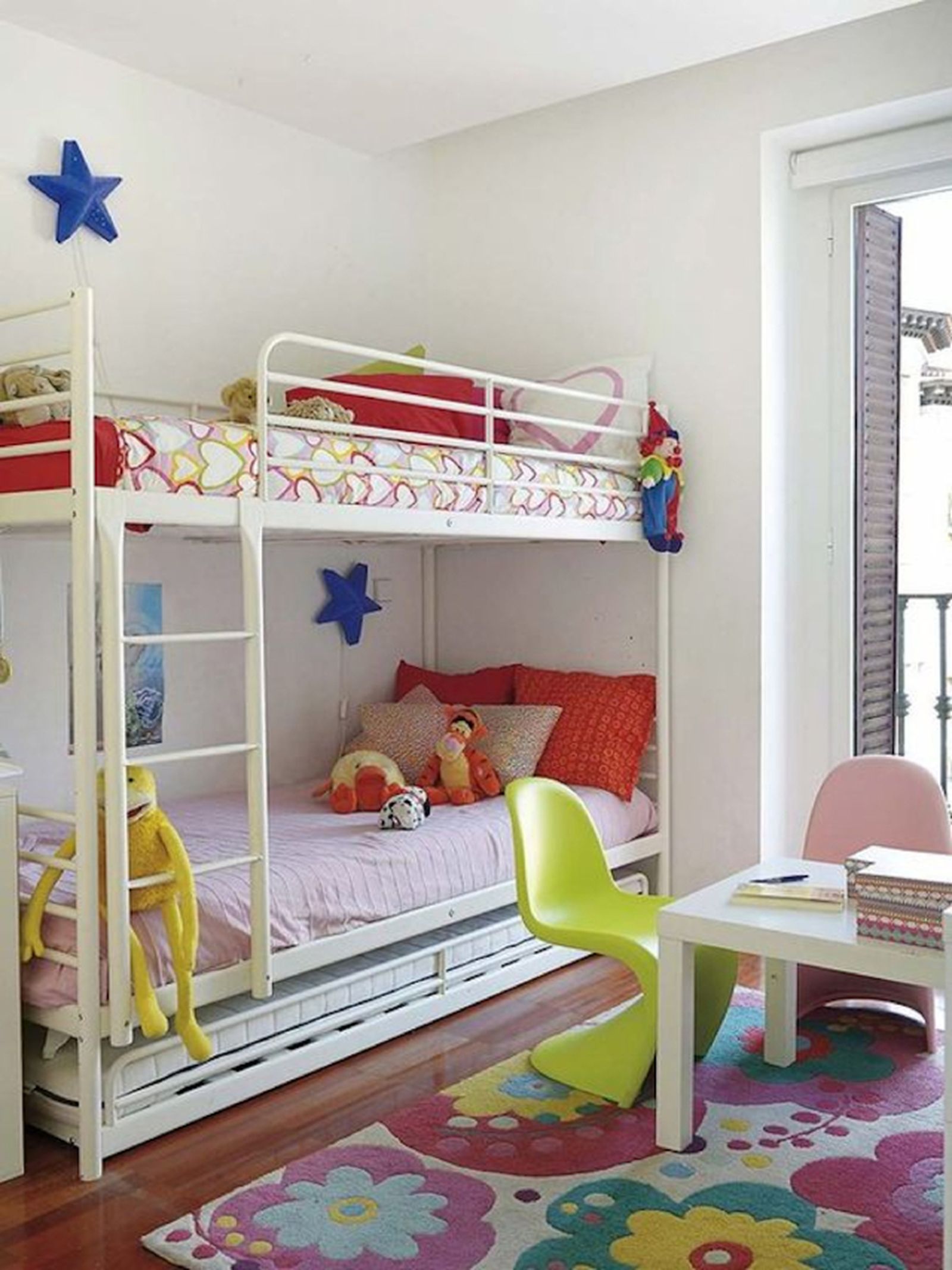 Dormitorios infantiles compartidos soluciones para disponer las camas en las habitaciones pequeñas 11 Dormitorios infantiles compartidos soluciones para disponer las camas en las habitaciones pequeñas 11