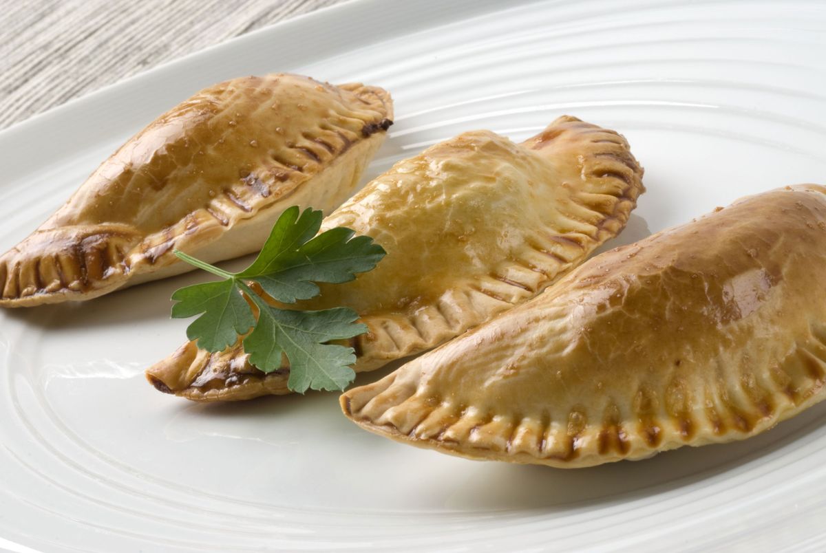 Empanadillas de bacalao con pasas