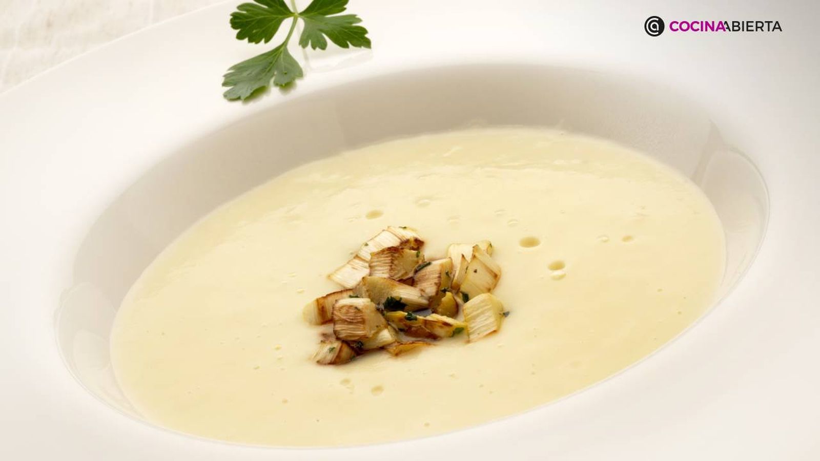 Crema esparragos blancos frescos, receta de Karlos Arguiñano