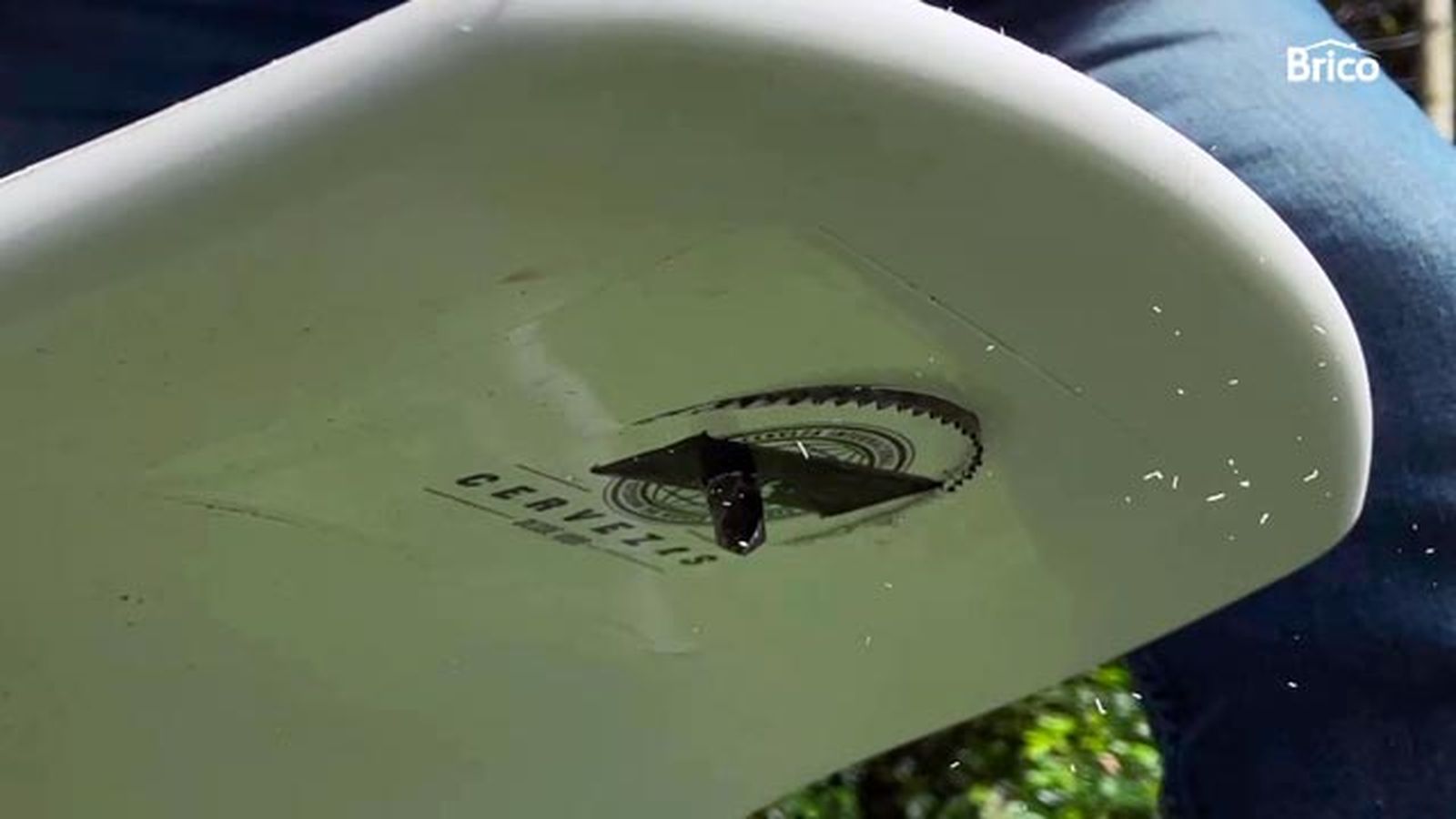 Como pintar sillas de plastico paso 2 Como pintar sillas de plastico paso 2