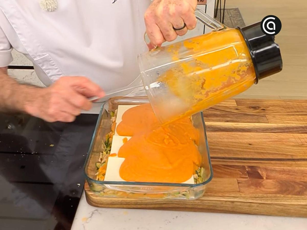 Monta la lasaña de atún, tomate y calabacín