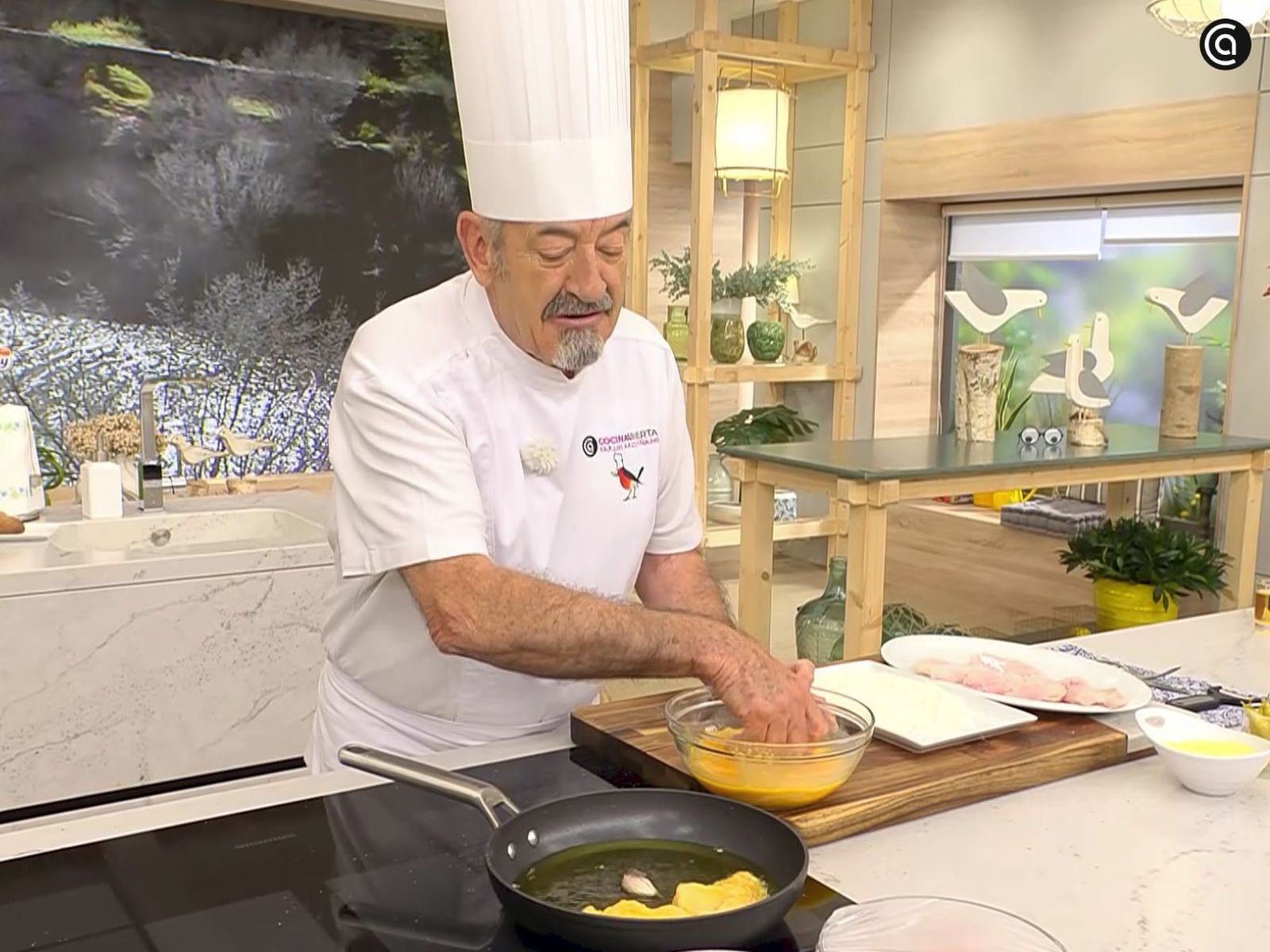 Reboza los lomos de merluza Montaditos de merluza - paso 3