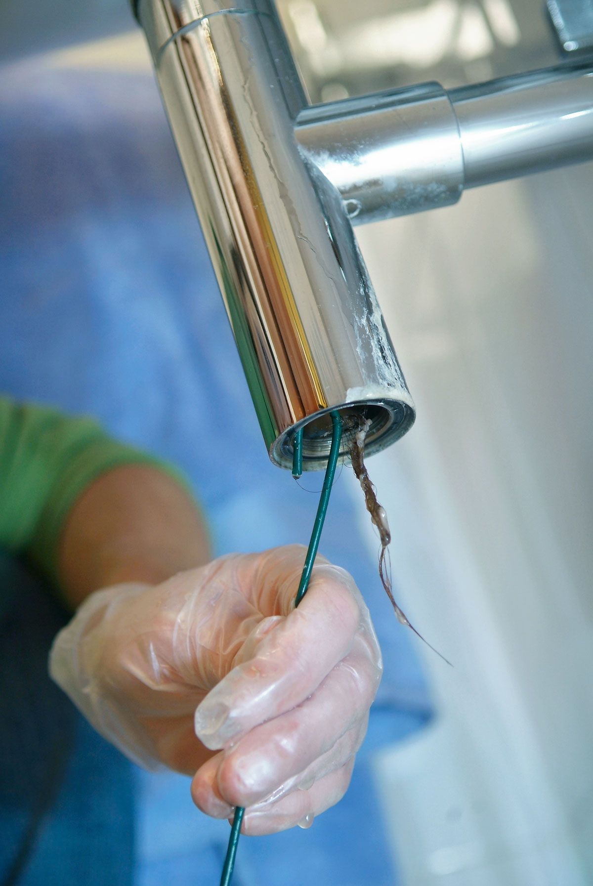 Eliminar obstrucción en sifón de lavabo paso 2