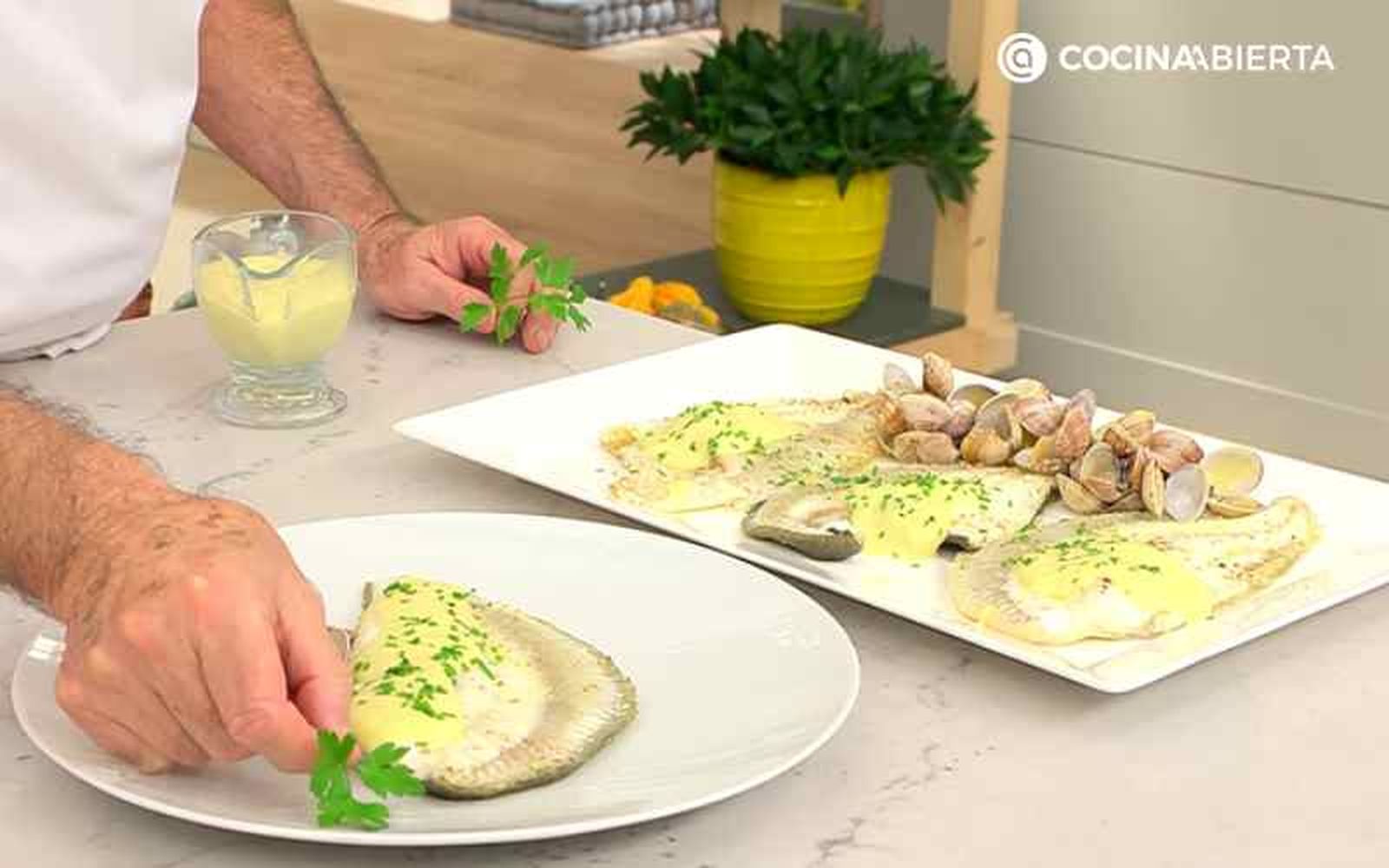 Decora con una hoja de perejil Decora con una hoja de perejil