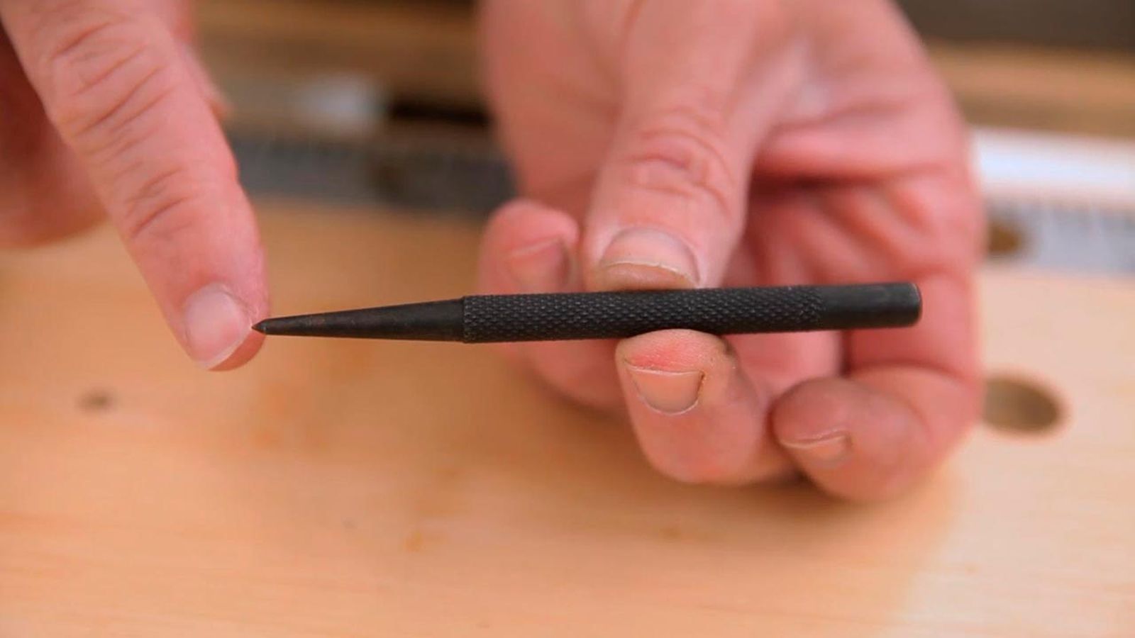 Cómo taladrar sobre metal paso 1