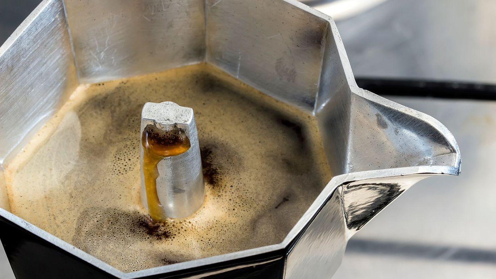 Cómo hacer café en cafetera italiana