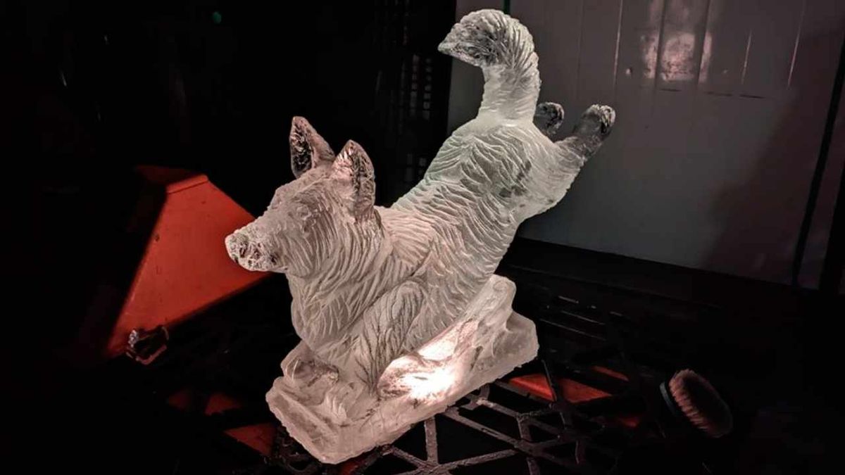 Escultura decorativa de un corgi