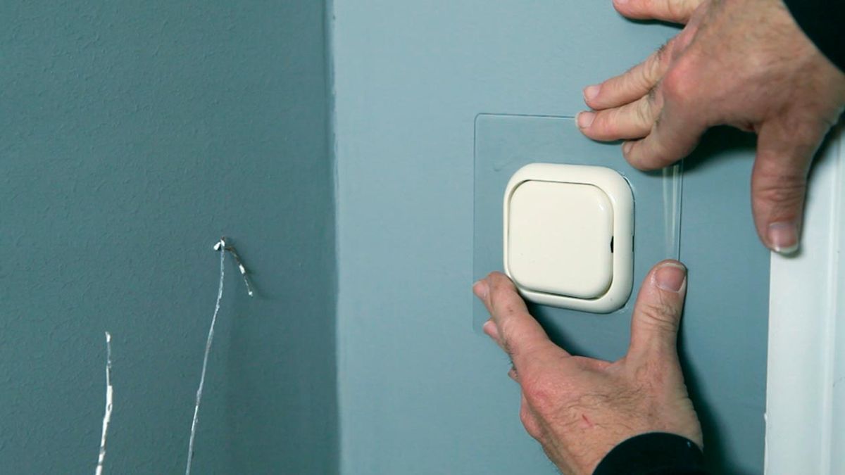 Marco protector transparente para la pared paso 10