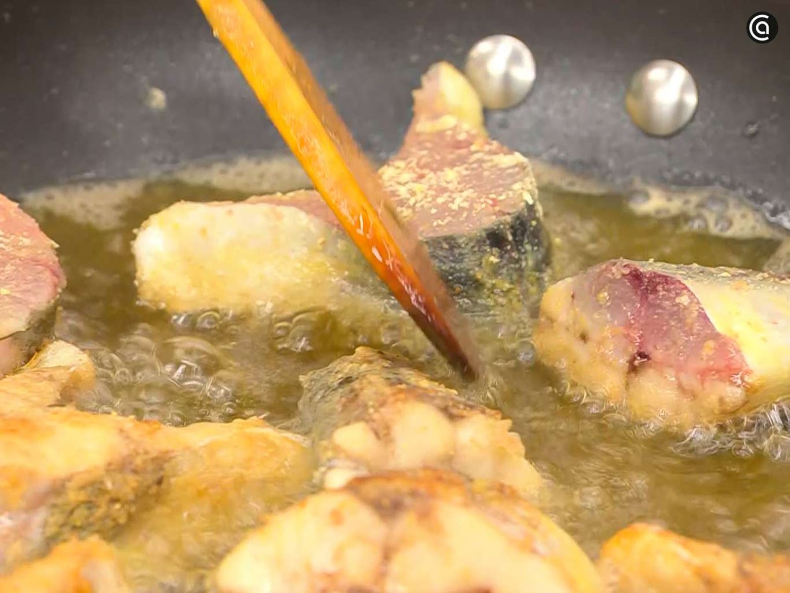 Reboza y fríe el chicharro Reboza y fríe el chicharro