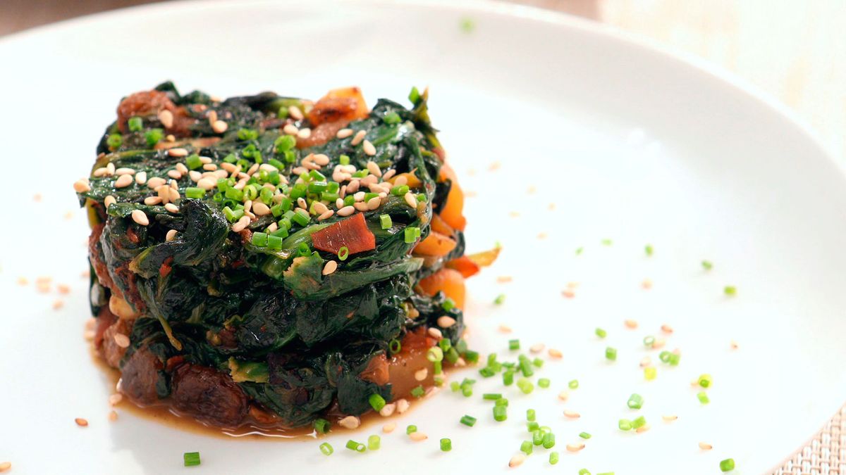 Espinacas salteadas con manzana, piñones y pasas   Paso 6