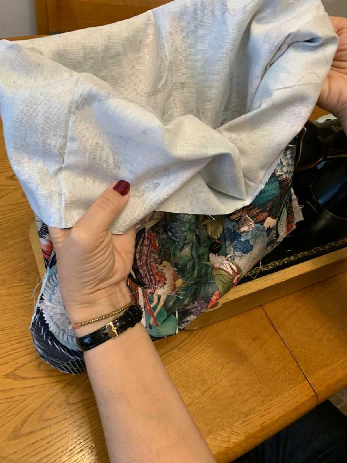 Darle la vuelta a la bolsa.