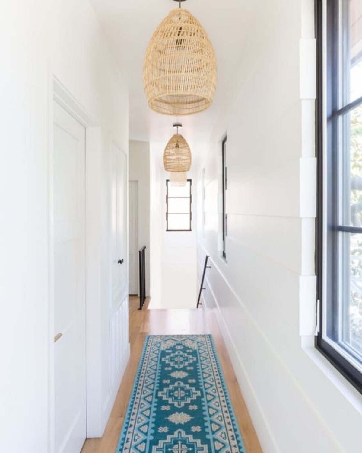 pasillo poca luz pinterest handfie