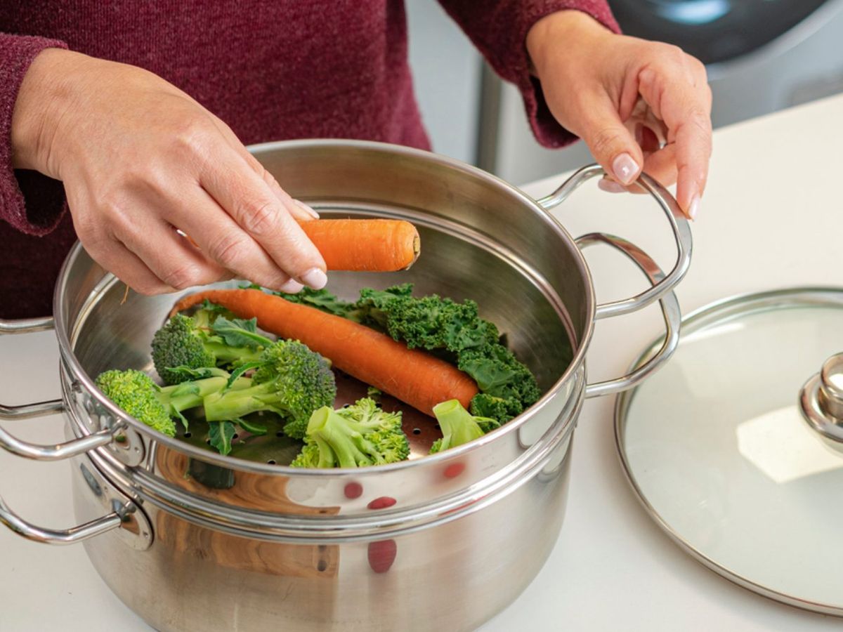 Al cocinar varios alimentos a la vez, incorpora primero los de mayor tiempo de cocción