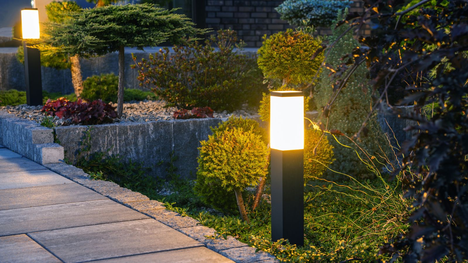 Las luces solares no tienen cables ni generan gastos eléctricos
