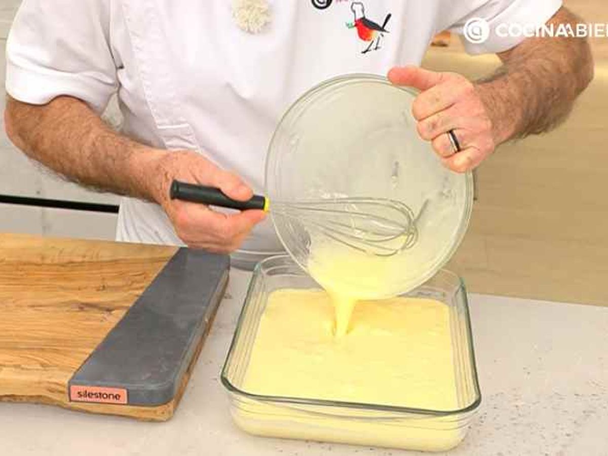 Pon la mezcla en un bol rectangular