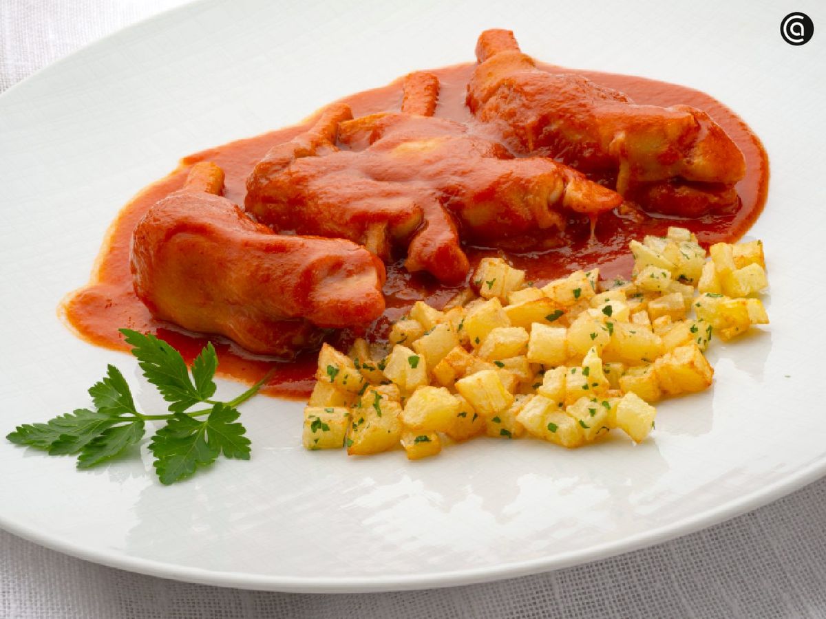 Manitas de cerdo con patatas y salsa picante, receta de Karlos Arguiñano