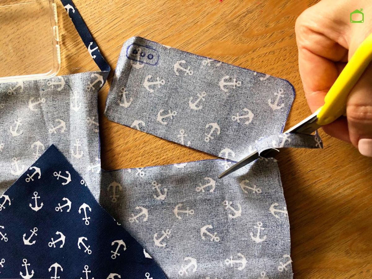 Corta tela para personalizar fundas para móvil.