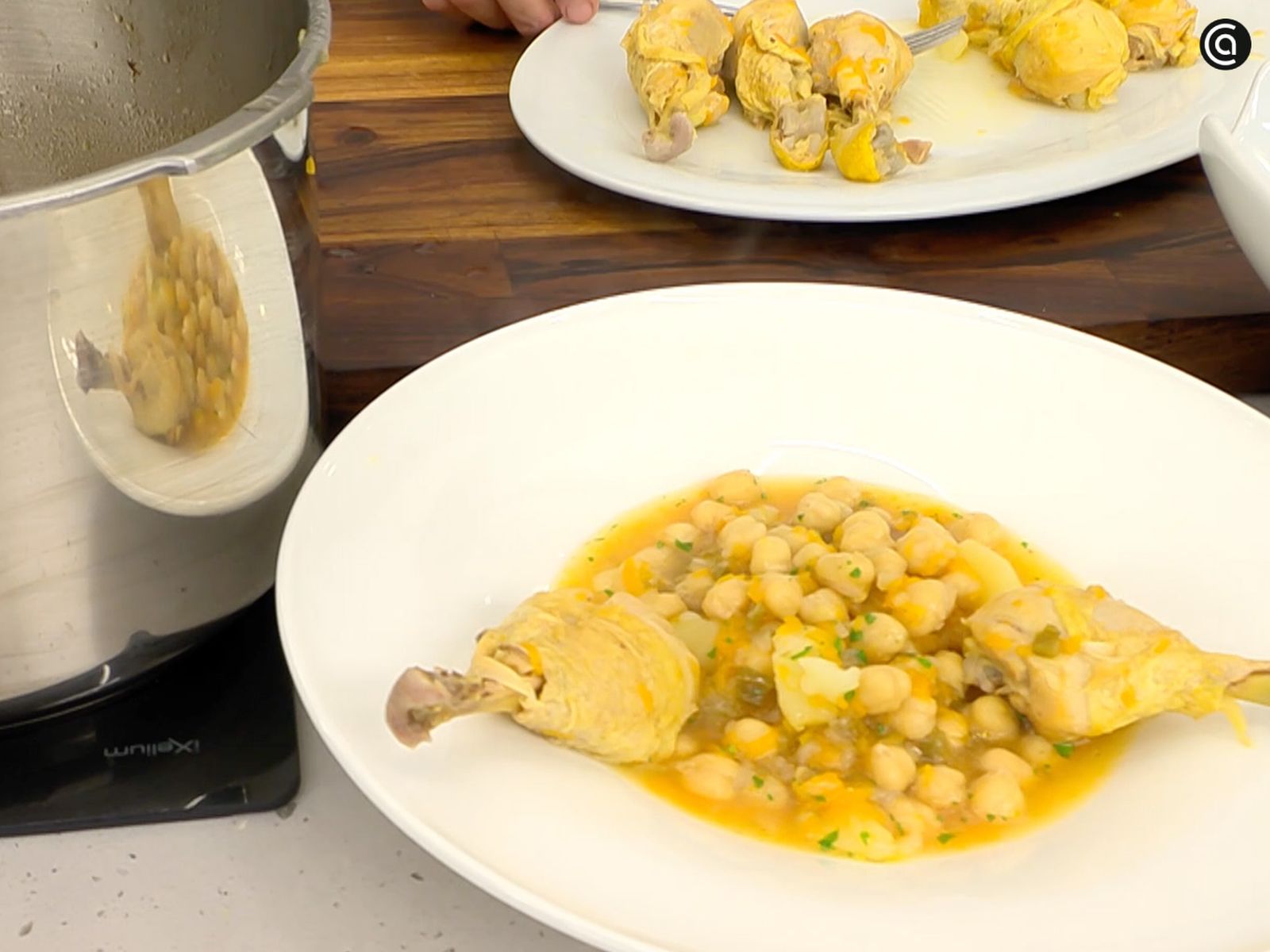 Dora bien los jamoncitos de pollo por todos lados y reserva