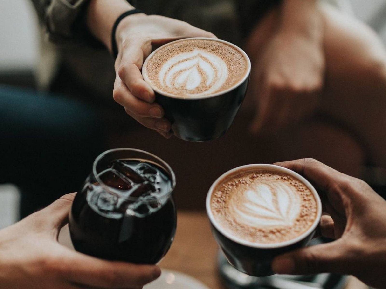 En una Coffee Party el café es la excusa perfecta para compartir momentos. En una Coffee Party el café es la excusa perfecta para compartir momentos.