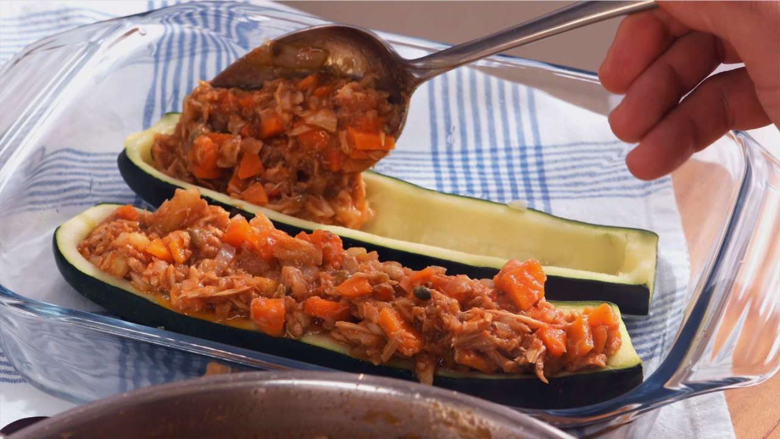 Calabacines rellenos de atún Paso 7 Calabacines rellenos de atún Paso 7